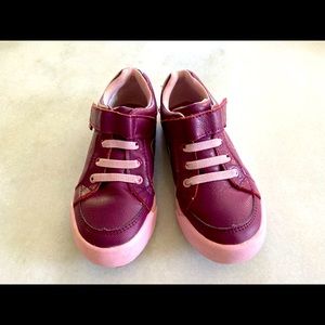 Little girl’a Pediped leather sneakers